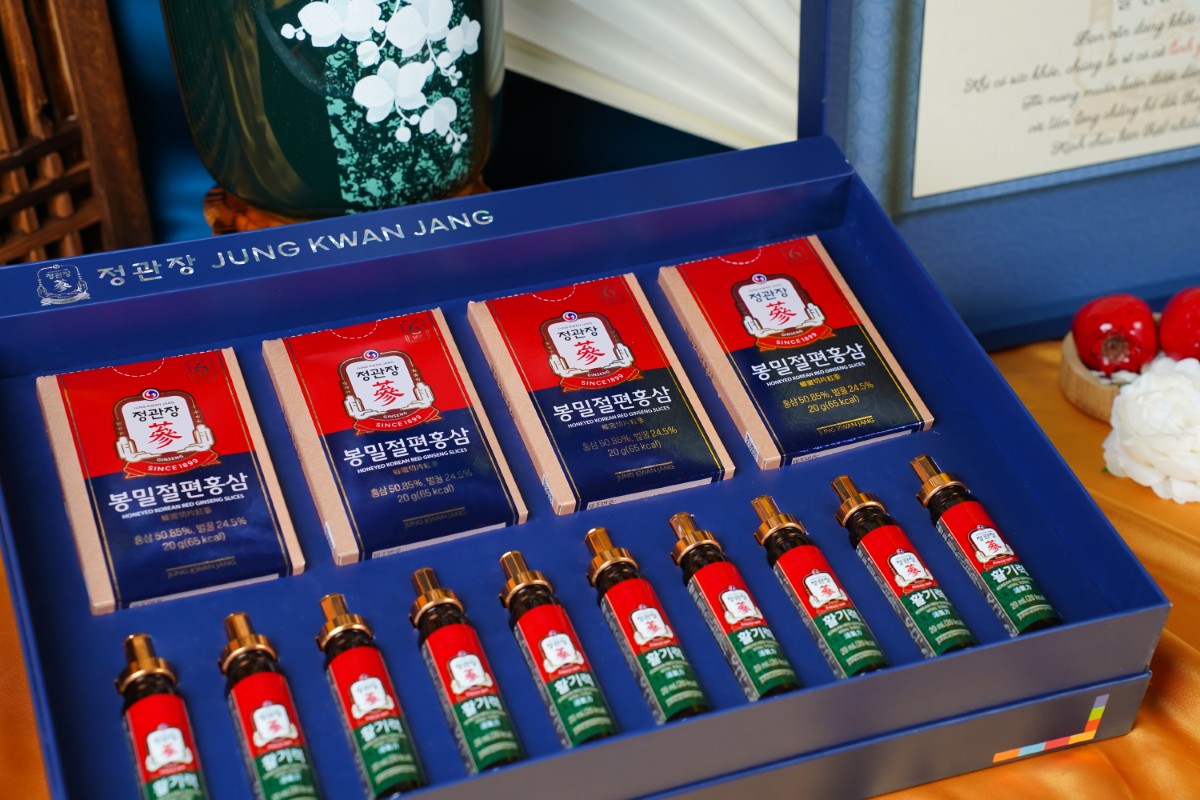 Quà Tết 2026 KGC Jung Kwan Jang Xuân Phong Đắc Ý gồm nước hồng sâm và cao hồng sâm